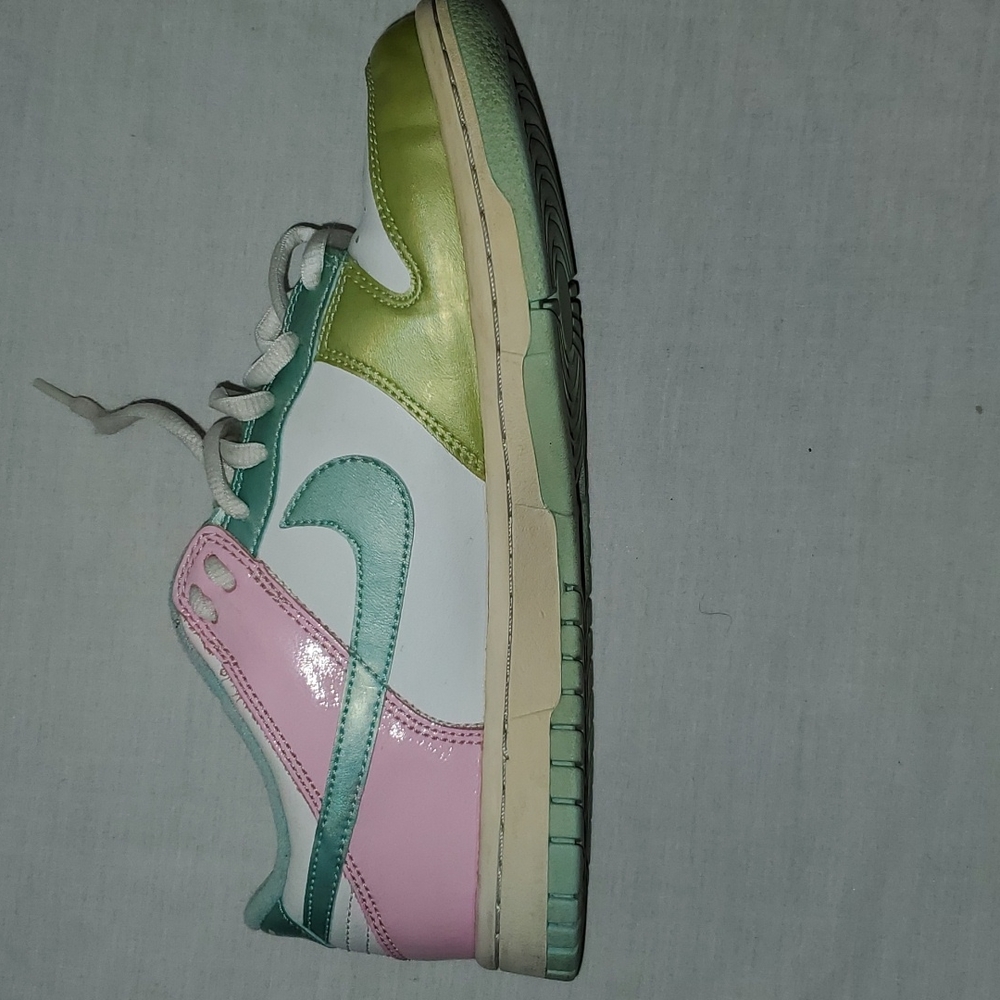 Nike hard to find  ice cream dunk low gs white/ glacier